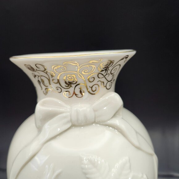 Lenox Millennium Edition Roses Of Peace Vase 2000 Fine Ivory China Gold Trim USA - Picture 5 of 8